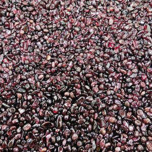 Natural Red Garnet Chips Stone for Decorative And Showpiece